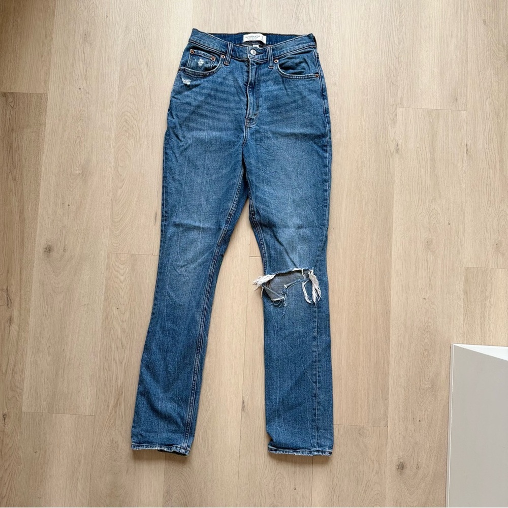 A&F Curve Love The 90s Slim Straight Ultra High Rise jeans - Picture 3 of 5